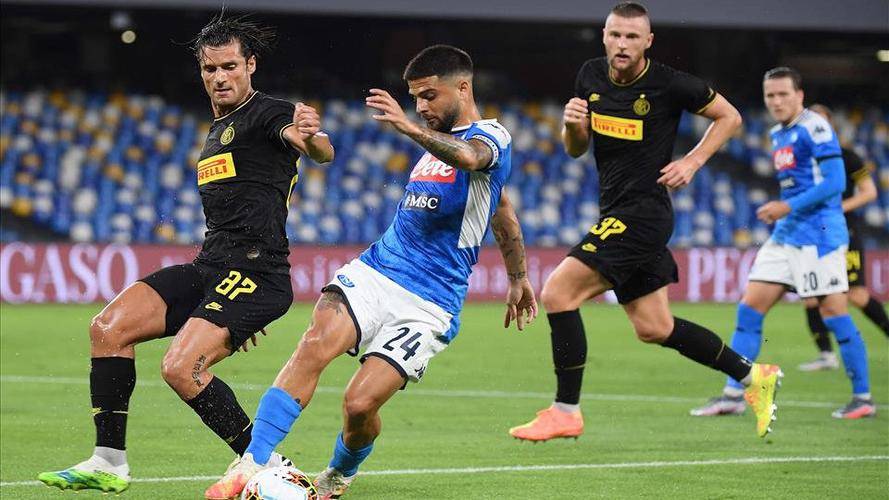 网球的两个 网球的两个